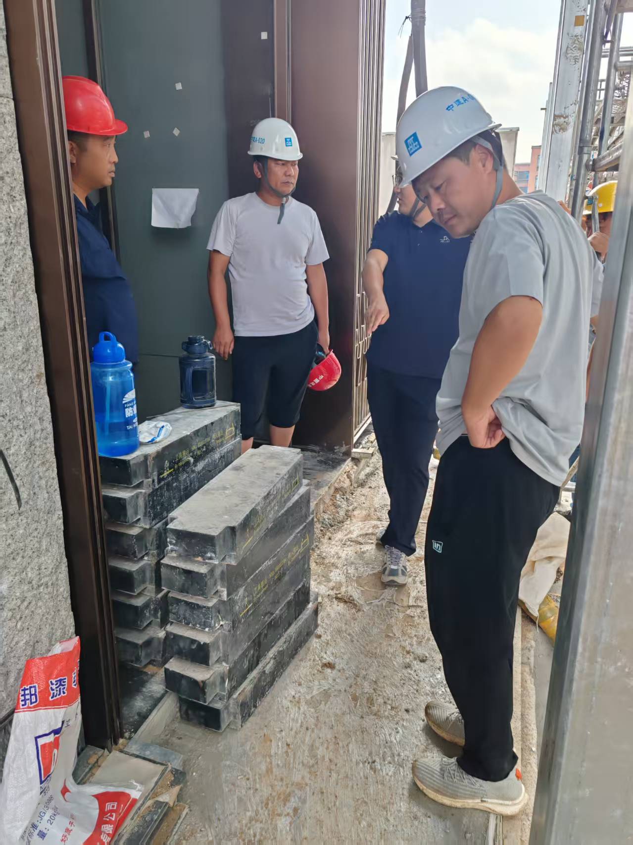 2026-7-24日建发济南云湖之城体验区现场施工配合 2026-7-24日建发济南云湖之城体验区现场施工配合