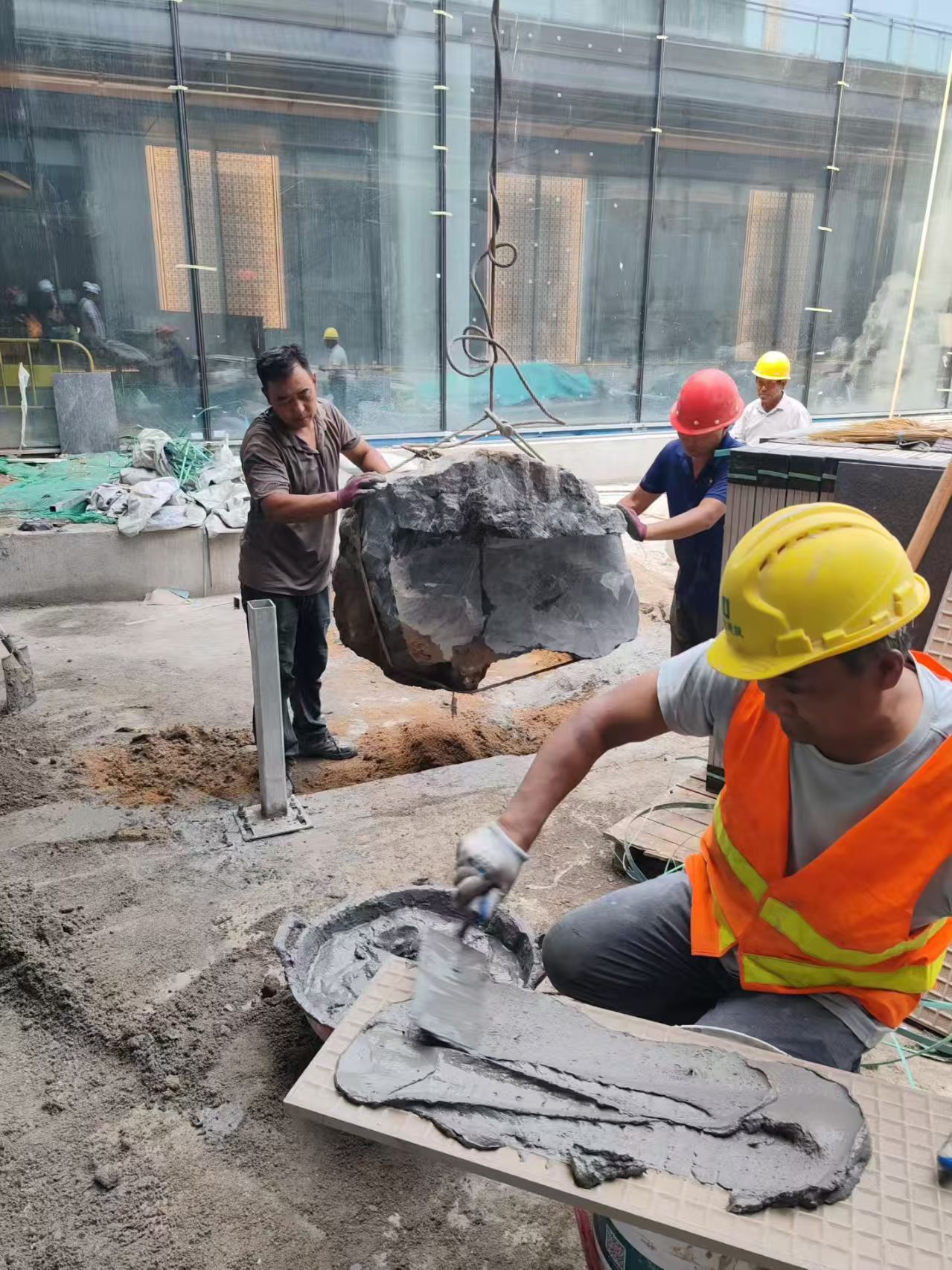 2026-7-24日建发济南云湖之城体验区现场施工配合 2026-7-24日建发济南云湖之城体验区现场施工配合